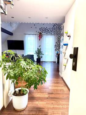 Eingangsbereich - +++ LICHTDURCHFLUTETE 2-ZI-DACHGESCHOSSWOHNUNG + BALKON +SPITZBOGEN IN ZENTRALER LAGE +++
