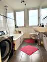 Badezimmer - Etagenwohnung mit 64,00 m² in Zirndorf zur Miete