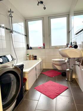 Badezimmer - Etagenwohnung mit 64,00 m² in Zirndorf zur Miete