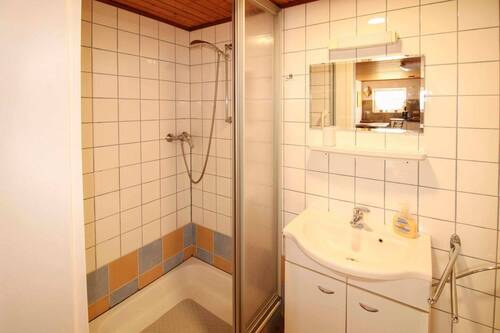 Badezimmer (Anbau 1) - 