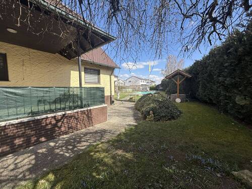 garten2.jpeg - Einfamilienhaus mit 174,00 m&sup2; in Büchenbach zum Kaufen