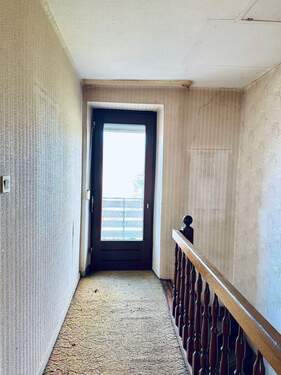 Flur - OG, mit Zugang zum Balkon - 