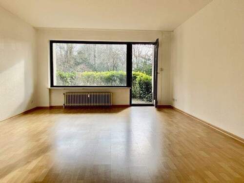 Wohnzimmer mit Süd-West-Terrasse - 2 Zimmer Terrassenwohnung zur Miete in Hamburg