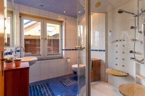 Bad mit Dampfdusche im EG - 