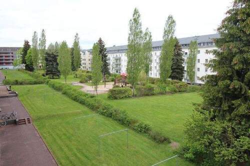 Innenhof mit Spielplatz - 2-Raum-Wohnung mit Balkon, Wartburghof