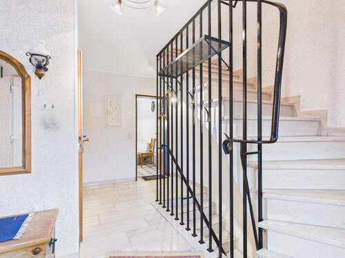 Diele Erdgeschoss - 4 Zimmer Einfamilienhaus in Bergisch Gladbach / Refrath