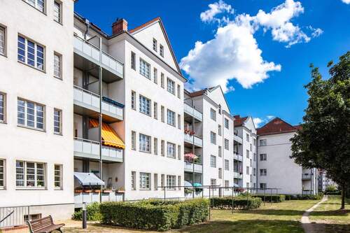 Franz-Ziegler-Straße Rückseite_2 C5DS0968.jpg - Geräumige 2 Raum-Wohnung mit Balkon.