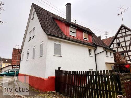 Hausansicht + Garten - 7 Zimmer Mehrfamilienhaus, Wohnhaus zum Kaufen in Sulzbach an der Murr