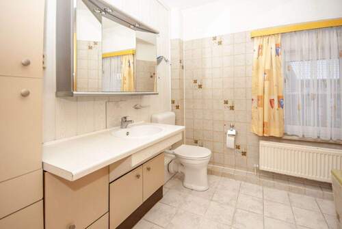 Badezimmer mit Wanne - 