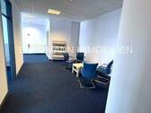 Flur mit Wartebereich - 4 Zimmer Büro zur Miete in Wilhelmshaven