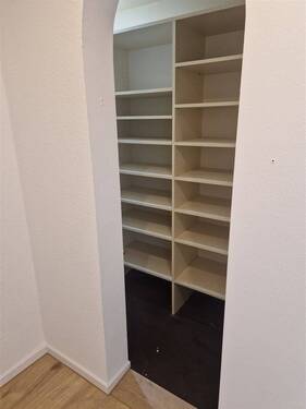 Begehbarer Kleiderschrank, Bild 1 - 