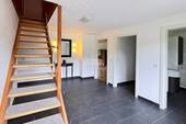 EG - Flur mit Treppe - 7 Zimmer Einfamilienhaus in Schnega