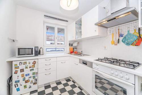 Küche mit Einbauten - 