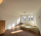 zweites Kinderzimmer mit Zugang zum Balkon - 