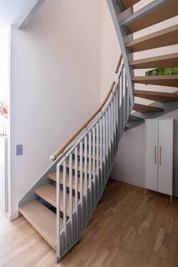 Treppe in das 1. Obergeschoss - 