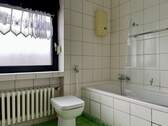 Bad mit Wanne (OG) - 