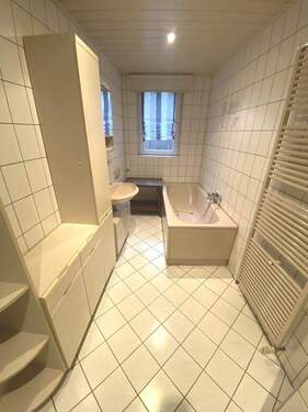 Tageslichtbad mit Wanne - 