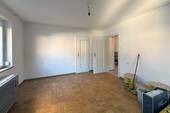 Erdgeschoss - Zimmer 3 - Mehrfamilienhaus, Wohnhaus mit 202,00 m&sup2; in Stuttgart zum Kaufen