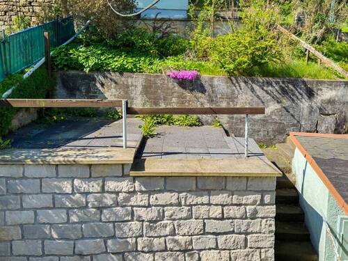 Blick vom DG auf Terrasse zwischen OG & Gartenhaus - 