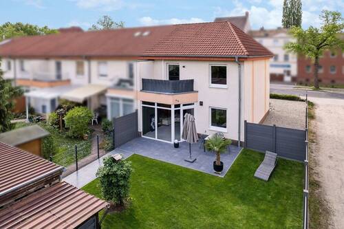 Haus mit Garten und Terrasse - Top Renoviertes Reihenendhaus in ruhiger Nachbarschaft