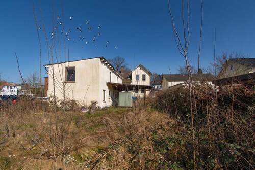 Abzureißender Altbestand auf dem Grundstück - 