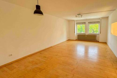 Wohnzimmer - 3 Zimmer Einfamilienhaus zum Kaufen in Nürnberg