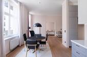 Blick vom Essbereich zum Schlafzimmer - 2 Zimmer Etagenwohnung zum Kaufen in Berlin