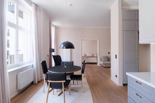 Blick vom Essbereich zum Schlafzimmer - 2 Zimmer Etagenwohnung zum Kaufen in Berlin