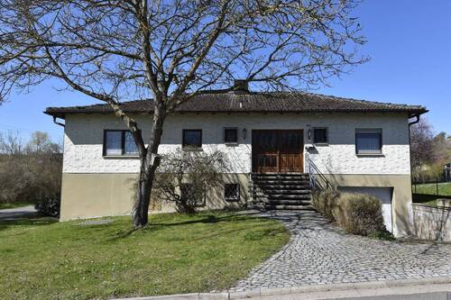 Aussenansicht - 6 Zimmer Einfamilienhaus zum Kaufen in Scheinfeld