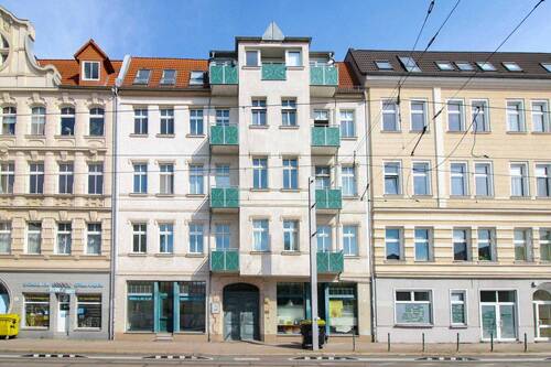 Hausansicht(1) - Bezugsfrei: 2-Zi.-Wohnung im Hochparterre mit zwei Terrassen in Innenstadtlage