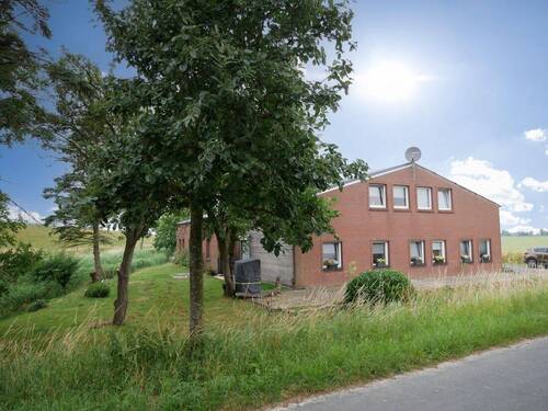Frontansicht - 6 Zimmer Mehrfamilienhaus, Wohnhaus zum Kaufen in Friedrichskoog