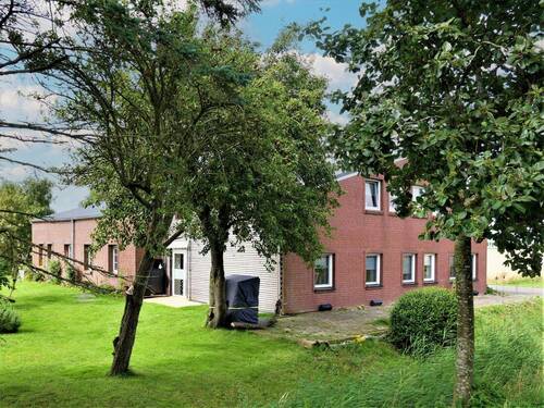 Fronantsicht seitlich - Mehrfamilienhaus, Wohnhaus mit 218,00 m&sup2; in Friedrichskoog zum Kaufen