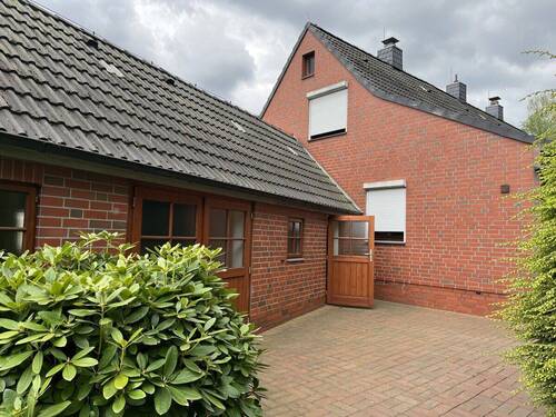 Objekt außen - 8 Zimmer Einfamilienhaus in Oldenburg