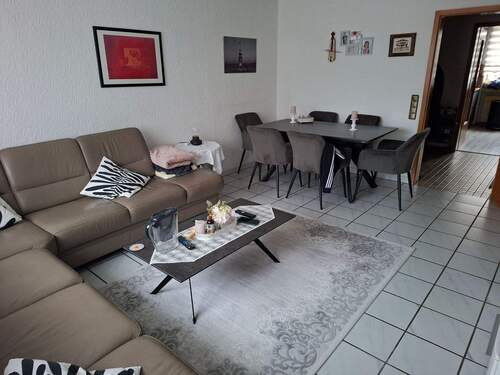 14-WZ mit Esstisch.jpg - 