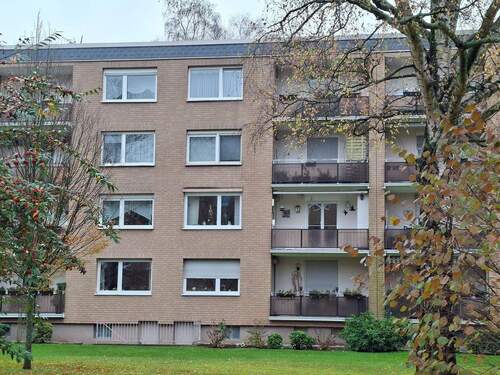 1-Haus-Rückansicht.jpg - Wohnen am Nienhauser Park - gepflegte 3,5 Raum-Wohnung mit Balkon