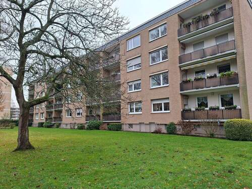 2-Haus-Gesamtansicht hinten.jpg - 3 Zimmer Etagenwohnung zur Miete in Gelsenkirchen