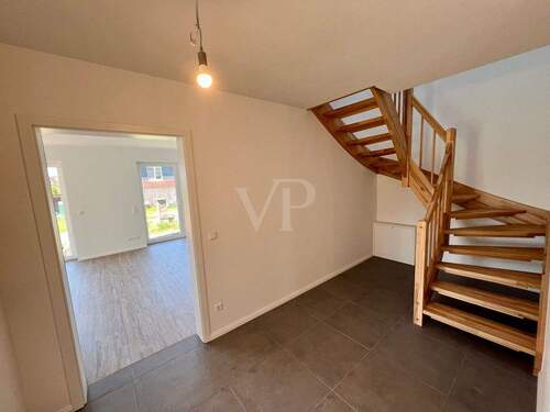 Flur mit Blick in den Wohnbereich - 