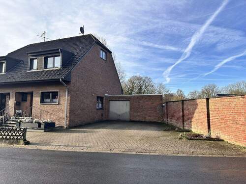 seitliche Front - 5 Zimmer Doppelhaushälfte in Schwalmtal