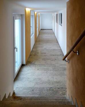 Treppenhaus - 2 Zimmer Etagenwohnung zur Miete in Weiden in der Oberpfalz