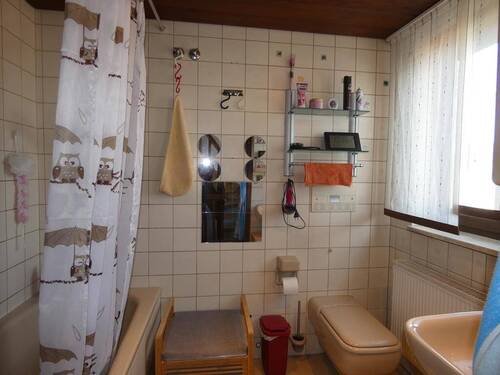 Bad mit Wanne im Obergeschoss - 