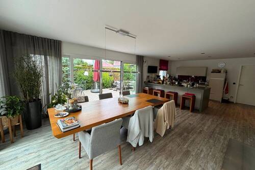 Essbereich mit offener Küche - 3 Zimmer Einfamilienhaus in Dachau