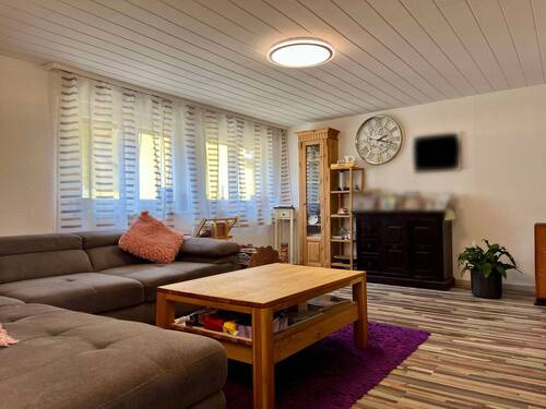 Wohnzimmer - 6 Zimmer Einfamilienhaus zum Kaufen in Adelsheim