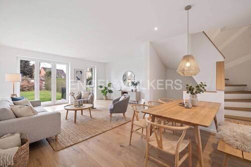Wohn und Esszimmer Einrichtungsbeispiel - 6 Zimmer Reihenmittelhaus zum Kaufen in Tangstedt