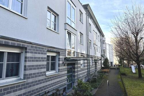 Ansicht Hauseingang - 3 Zimmer Etagenwohnung in Waiblingen