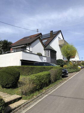 Hausansicht - 8 Zimmer Doppelhaushälfte zum Kaufen in Affalterbach