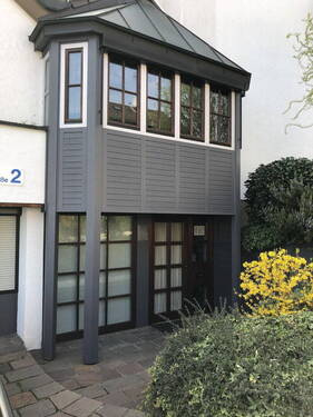 Büro-Eingang unten - 8 Zimmer Doppelhaushälfte in Affalterbach