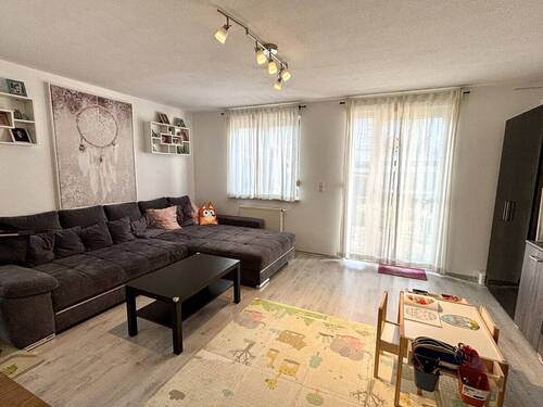 Wohnzimmer mit Terrasse und... - 6 Zimmer Reihenendhaus zum Kaufen in Schwabach