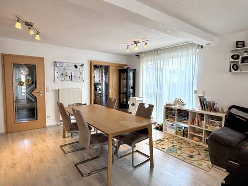 ... offenem Essplatz - 6 Zimmer Reihenendhaus in Schwabach