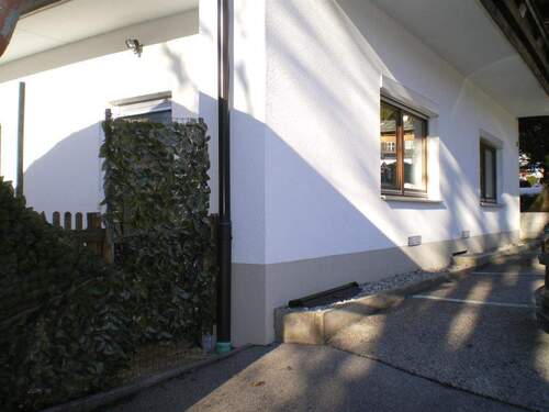 Ausseneingang Garten und Stellplatz - 3 Zimmer Etagenwohnung zur Miete in Bischofswiesen