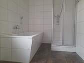 Badezimmer Wanne u. Dusche - 